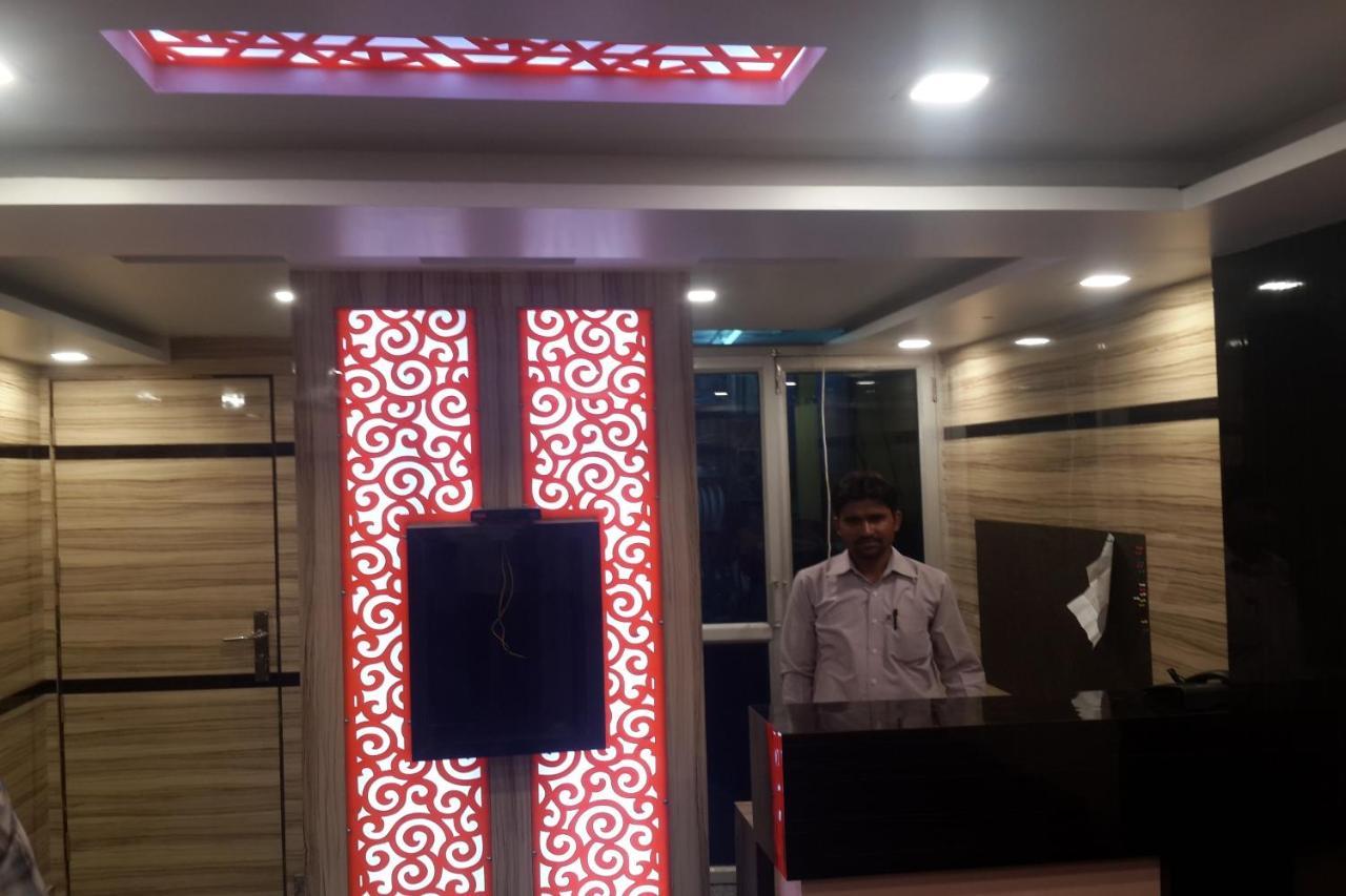 Oyo 86669 Arnav Residency Hotel New Delhi Eksteriør billede
