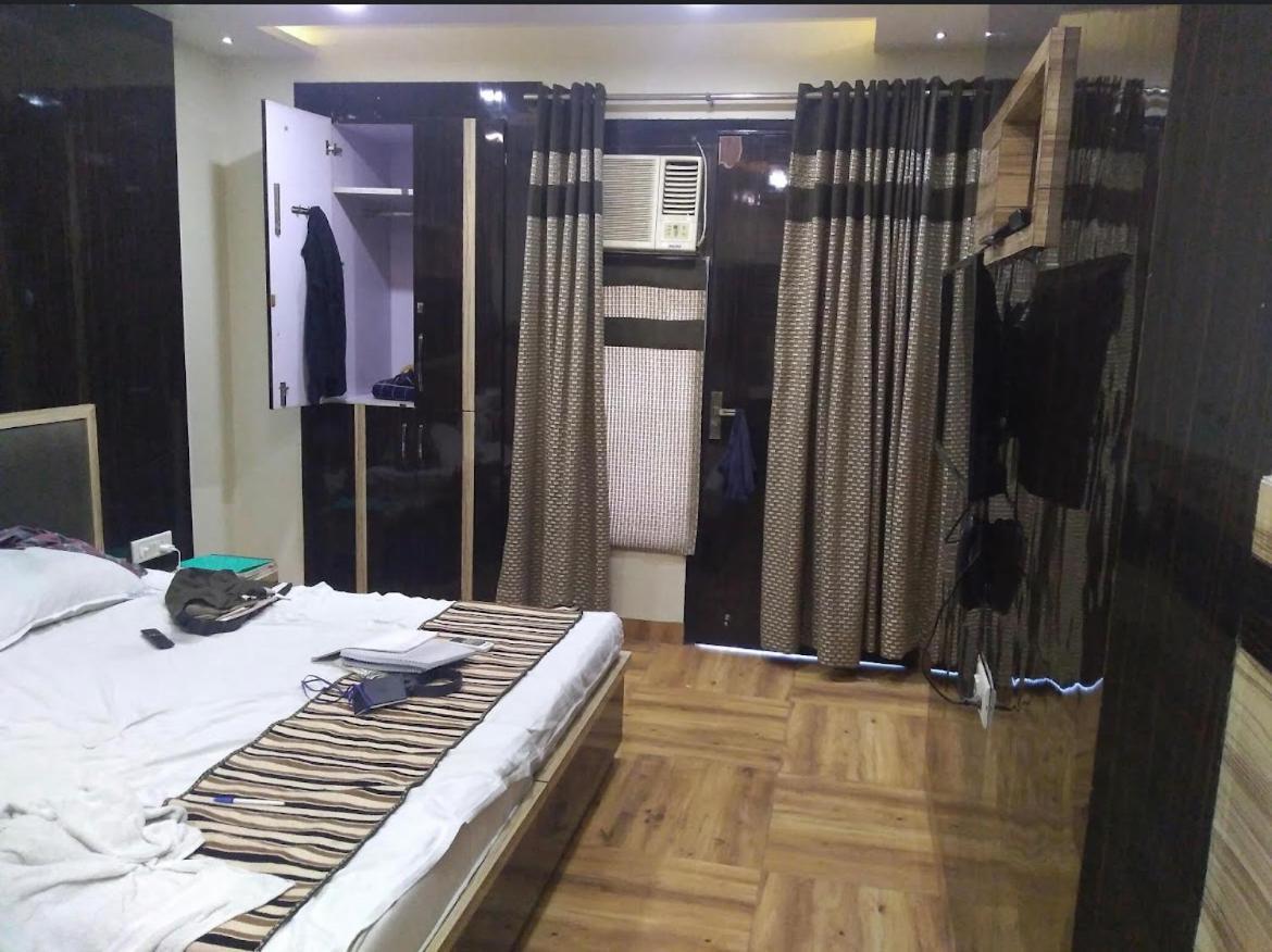 Oyo 86669 Arnav Residency Hotel New Delhi Eksteriør billede